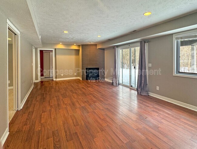 Building Photo - 2565 Orchard View Dr NE