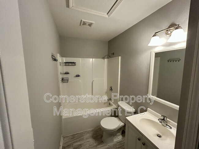 Building Photo - 8285 Center Dr