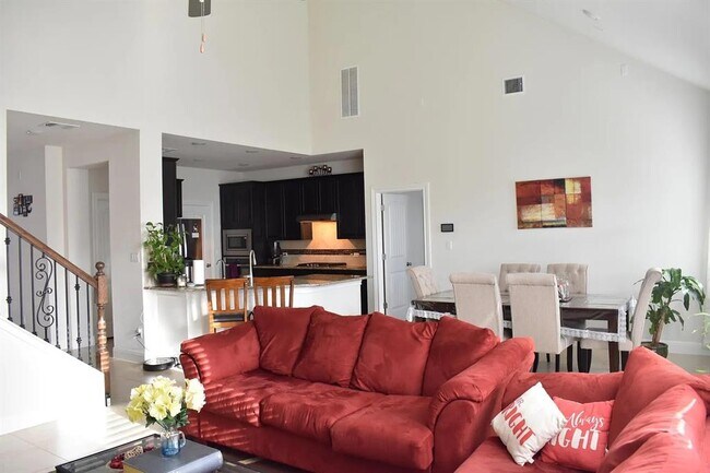 Building Photo - 1109 Sundrops St