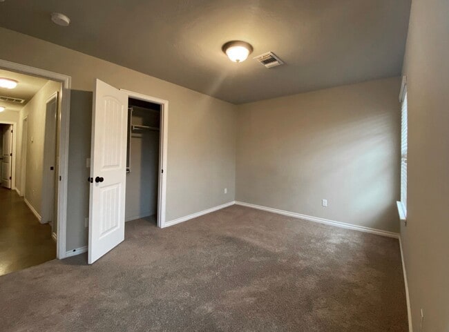 Building Photo - First Month Free! Great Location!