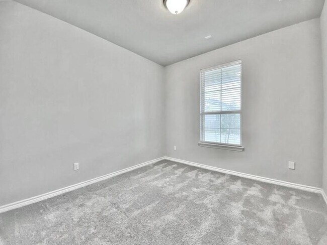 Building Photo - 816 Alta Wy