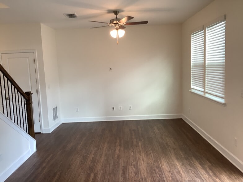 Building Photo - 10327 Watercrest Ct