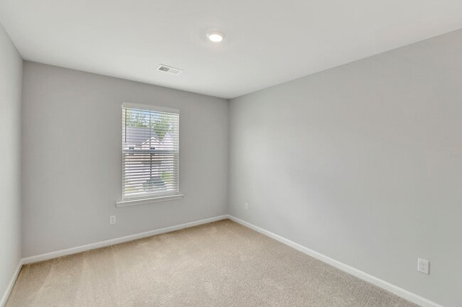 Building Photo - Summers Corner Home