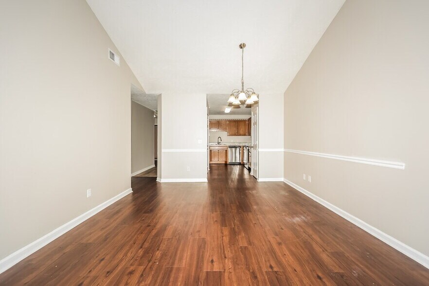 Building Photo - 605 Freedom Ct