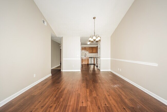 Building Photo - 605 Freedom Ct