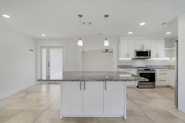 Building Photo - 636 Eastwind Dr