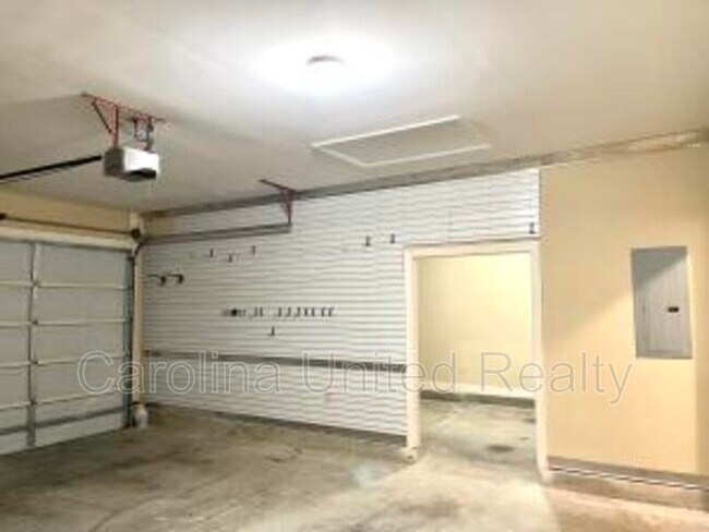 Building Photo - 220 Kickham Ln