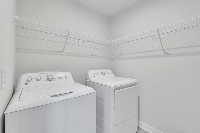 Building Photo - Beautiful 3 Bedroom, 2.5 Bathroom Townhome with 1-Car Garage $1,650/mo rent