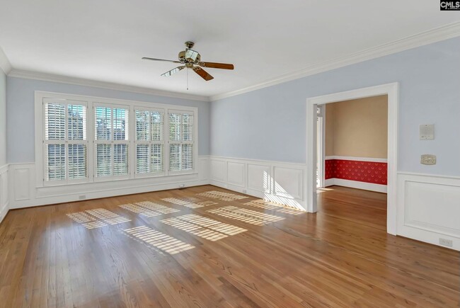 Building Photo - Stunning 5 Bedroom 3 Full Bath and 2 Half ...