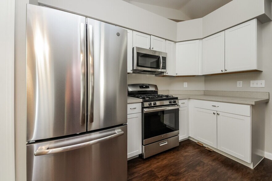 Building Photo - 12110 Woodglen Cir