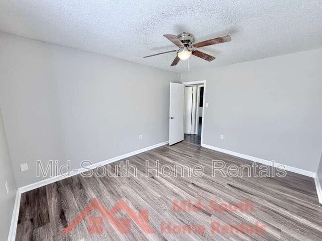 Building Photo - 4900 Walden Glen St