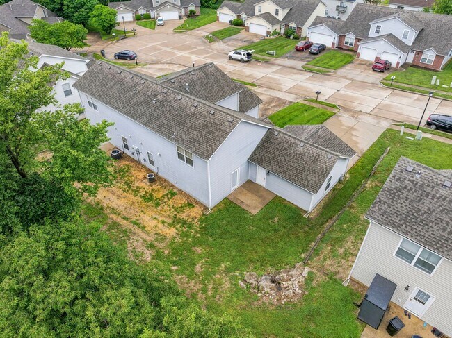 Building Photo - 5004-5006 Betty Jean Way
