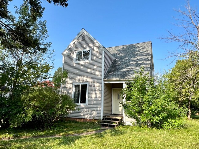 Primary Photo - Spacious 3bd/2ba - AVAILABLE NOVEMBER!