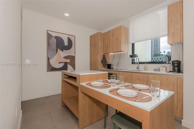 Building Photo - 11 NE 6th St