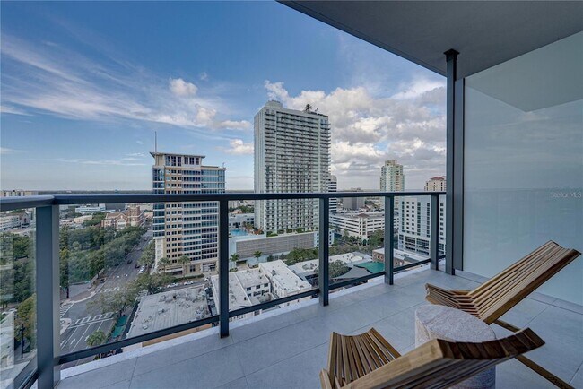 Building Photo - 275 1st Ave S