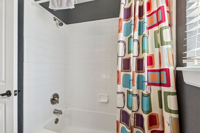 Building Photo - 824 Hunter Pl