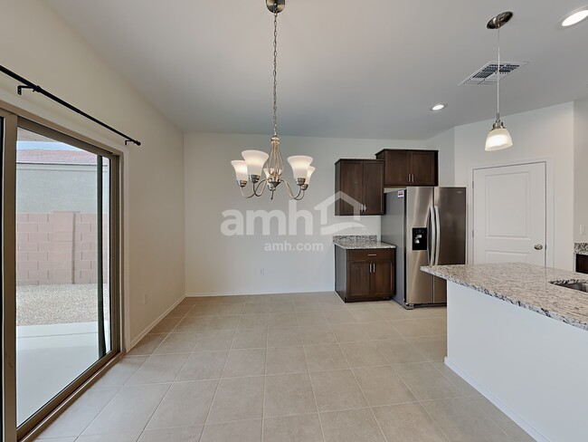 Building Photo - 854 E Artesia Pl