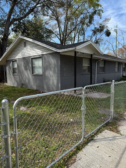 Building Photo - 3020 Barnett St