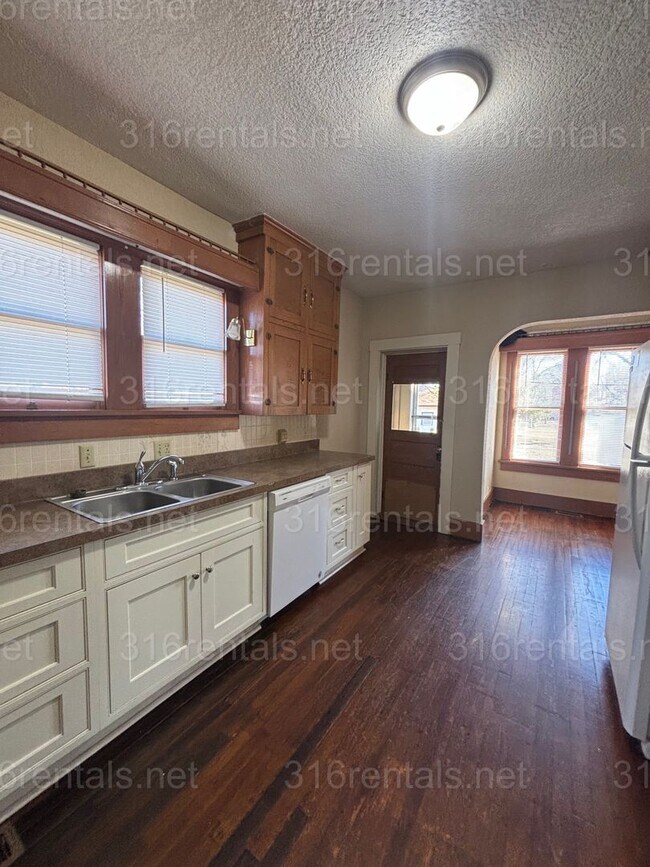 Building Photo - Rental Available NOW!