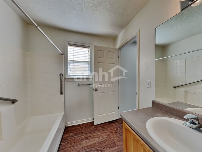 Building Photo - 468 E 1480 N