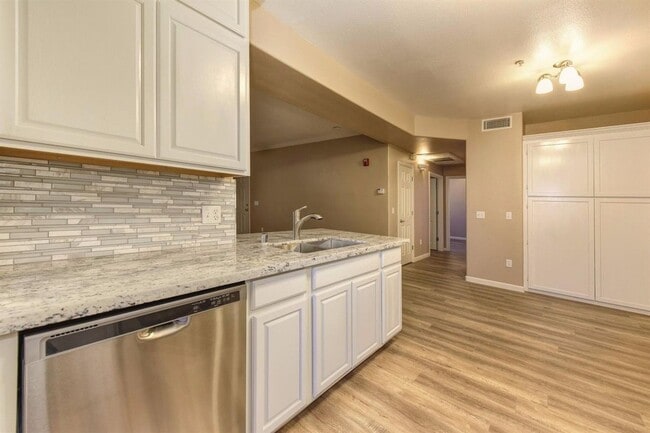 Building Photo - NICE 3 BEDROOM CONDO, 2 BATH, & 2 CAR GARA...
