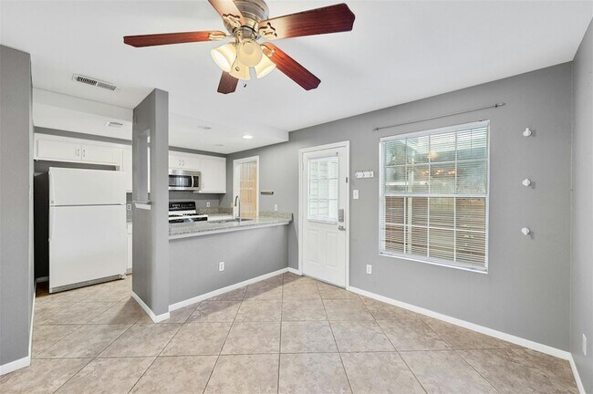 Building Photo - 1904 Goodrich Ave