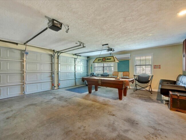 Building Photo - 683 Water View Dr