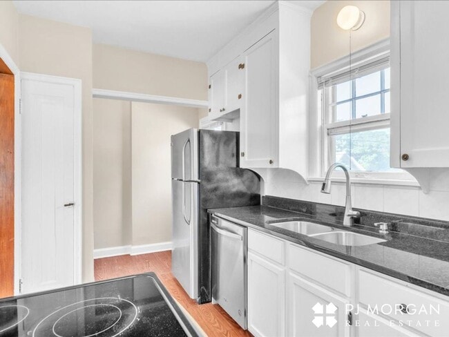Building Photo - 2 bedroom duplex for rent in Midtown!