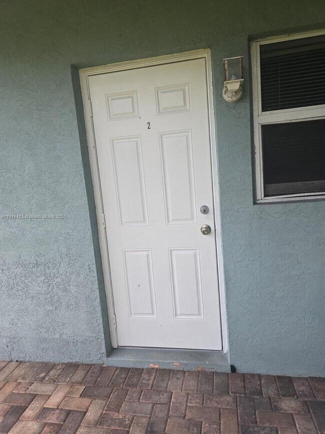 Building Photo - 3260 NE 19th Ave