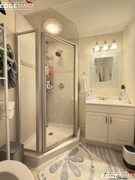 Building Photo - 45 Radnor Rd