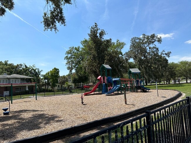 Building Photo - Beautiful 2 bedroom 1 bathroom newly remod...
