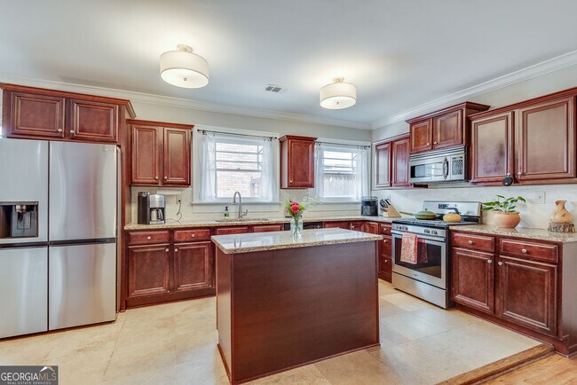 Building Photo - 2104 Delano Dr NE