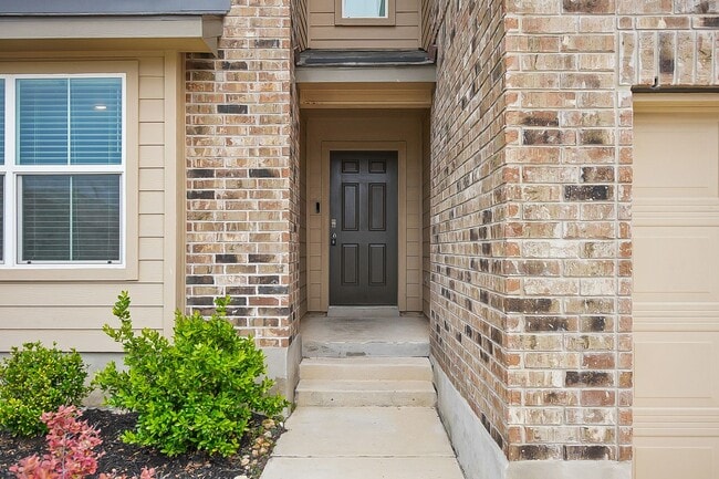 Building Photo - 4 Bedroom/3 Bath Redbird Ranch Subdivision