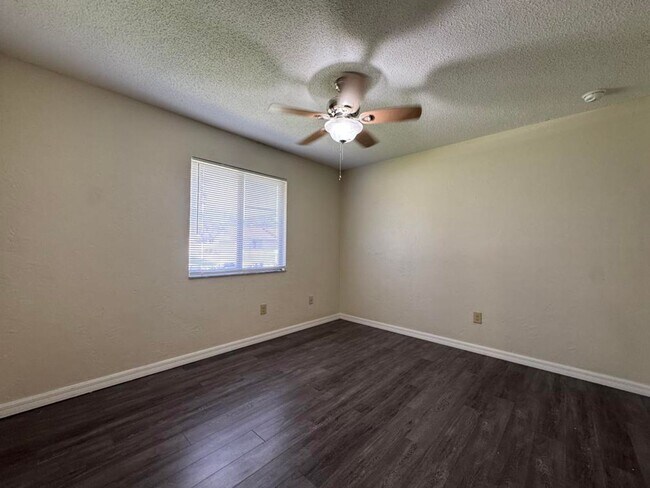 Building Photo - 40 Bluebird Ln