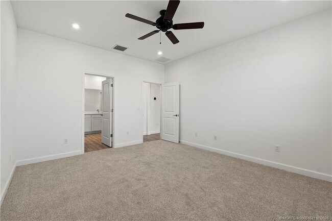 Building Photo - 14135 SW Safi Ter