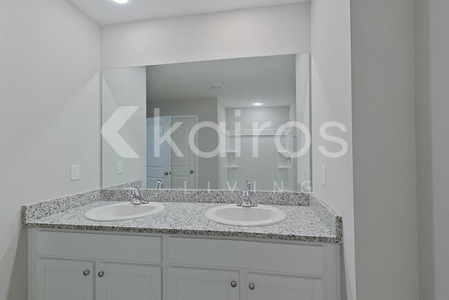 Building Photo - 8634 SW 43rd Ter