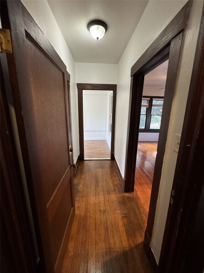 Building Photo - 1612 Heights Blvd