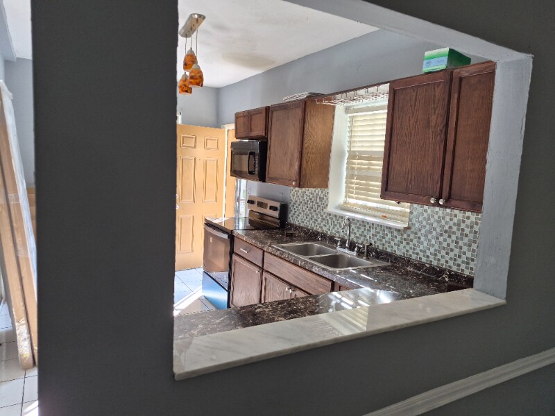 Building Photo - 1068 NW 31st St