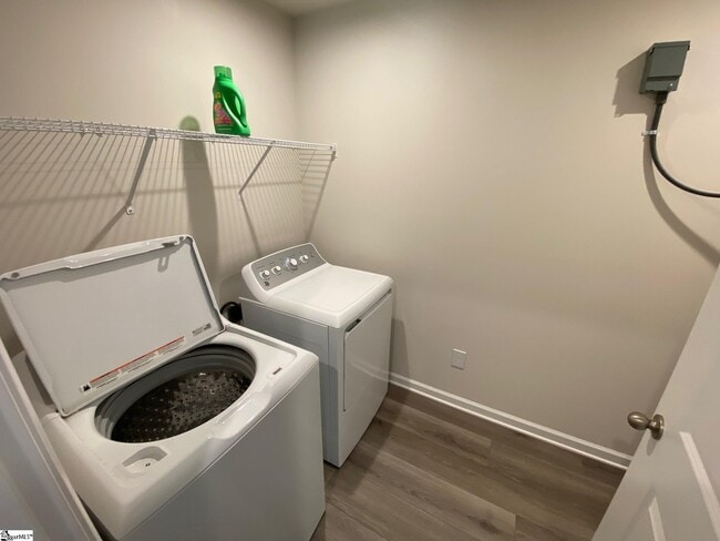 Building Photo - 105 Highland Sta Dr