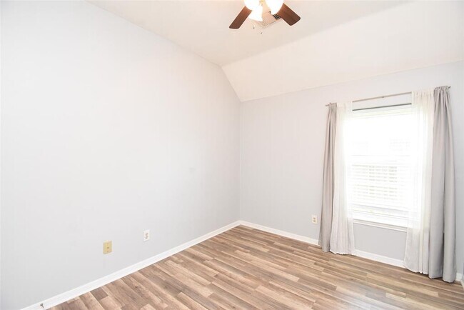 Building Photo - 1110 Ferndale Ct