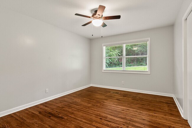 Building Photo - 3 Hickory Ln