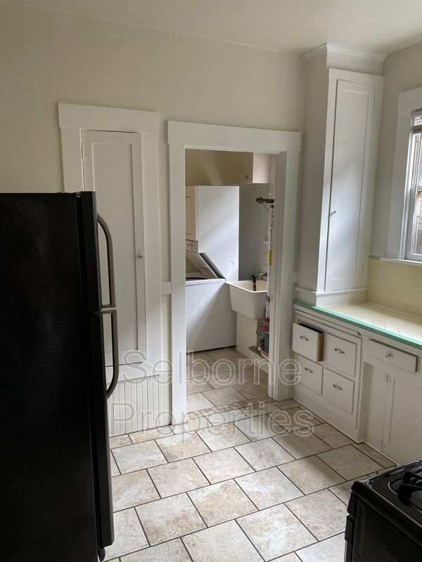 Building Photo - 754 55th St