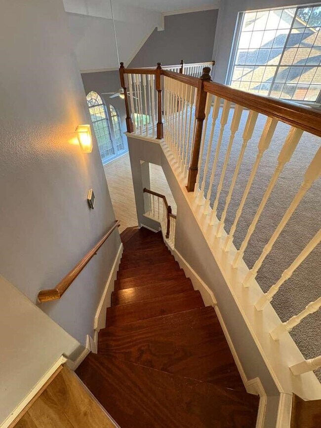 Building Photo - 16119 Lakestone Dr