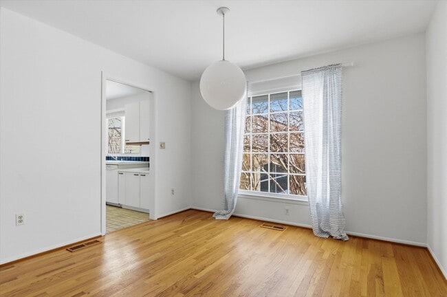 Building Photo - 1510 Barnard Rd