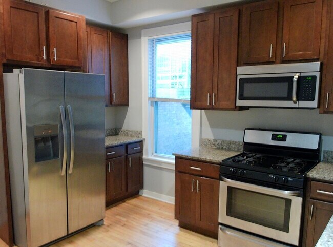 Building Photo - 937 N Ashland Ave