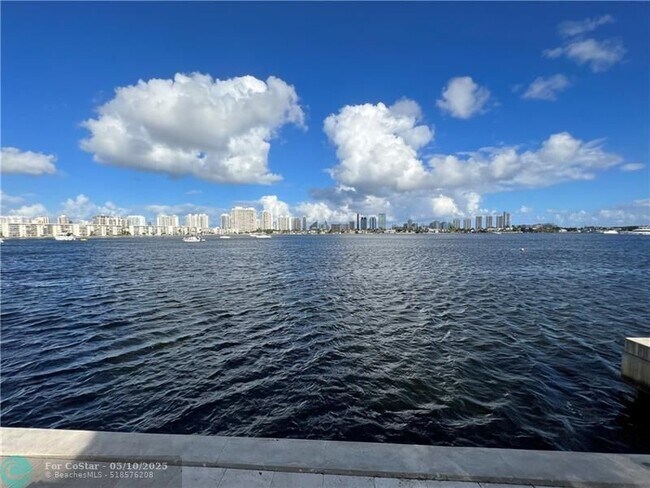 Building Photo - 17301 Biscayne Blvd