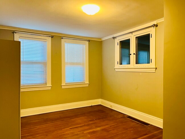 Second bedroom - 115 E Monroe St