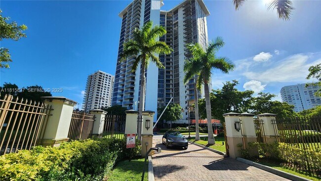 Building Photo - 18151 NE 31st Ct