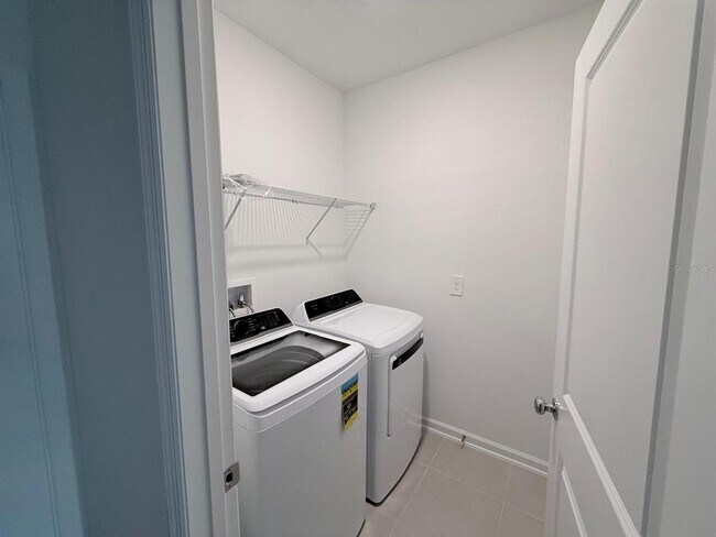 Building Photo - 2665 Bevel Ln