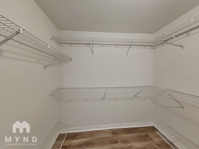 Building Photo - 6041 Spring Creek Ct